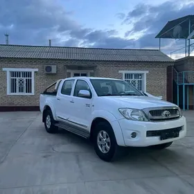 Toyota Hilux 2011