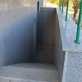Ýarym ýerzemin