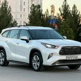 Toyota Highlander 2021
