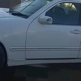 Mercedes-Benz E320 2002