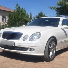 Mercedes-Benz E500 2004