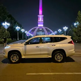 Mitsubishi Pajero 2020