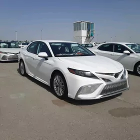 Toyota Camry 2021