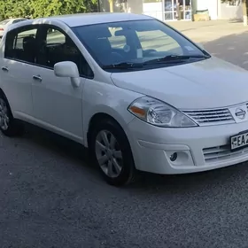 Nissan Versa 2012