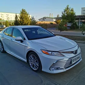 Toyota Camry 2021