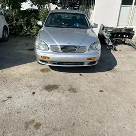 Daewoo Leganza 1999