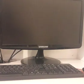 iş gerek Photoshop ýada kompyu