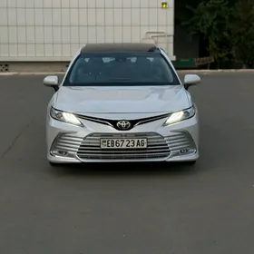 Toyota Camry 2021