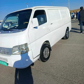 Nissan Urvan 2003