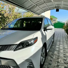Toyota Sienna 2019