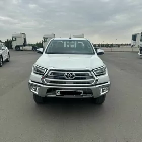 Toyota Hilux 2024