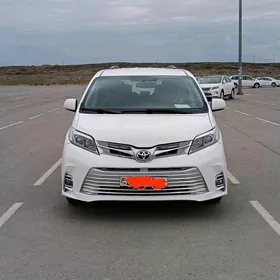 Toyota Sienna 2016