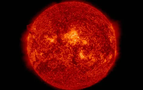 Ýere rekord temperaturaly Gün plazmasynyň bulutlary ýetdi