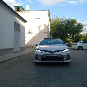 Toyota Camry 2021
