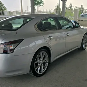 Nissan Maxima 2011
