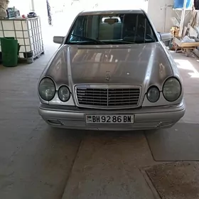 Mercedes-Benz E320 1996