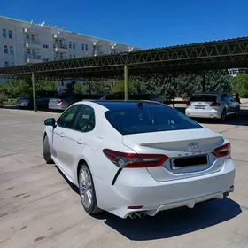 Toyota Camry 2021