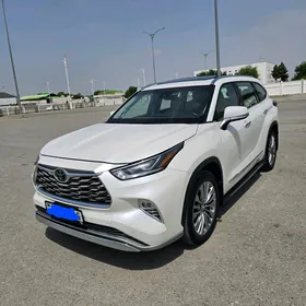Toyota Highlander 2021