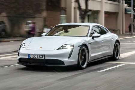 Porsche gyssagly ýagdaýda we düşündiriş bermezden Beýik Britaniýada Taycan modelini satuwdan aýyrdy