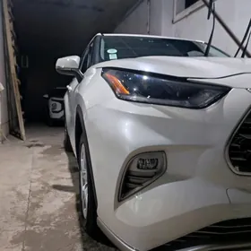 Toyota Highlander 2021