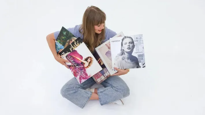 "Men begenjimden aglaýan" diýýän Teýlor Swift ilkinji albomlaryna hukugy satyn aldy