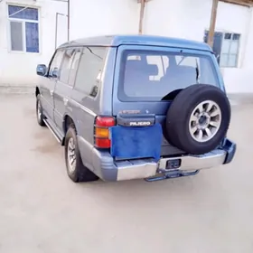 Mitsubishi Pajero 1991