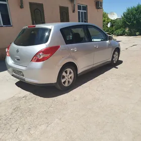 Nissan Versa 2012