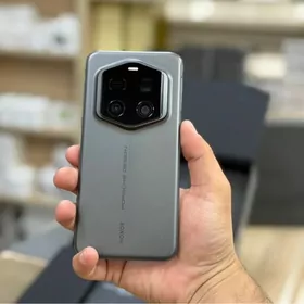 Honor Magic 7 Porche Design 