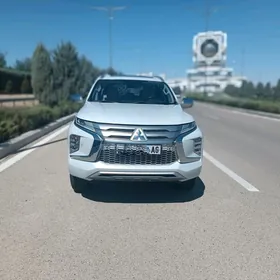 Mitsubishi Pajero 2020