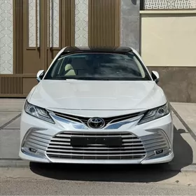 Toyota Camry 2021