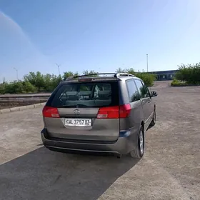 Toyota Sienna 2004