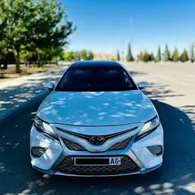 Toyota Camry 2019