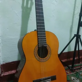 yamaha c40
