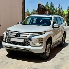 Mitsubishi Pajero 2020