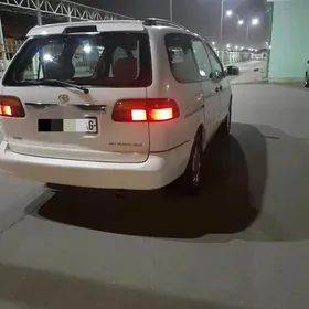 Toyota Sienna 2000