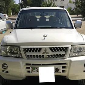 Mitsubishi Pajero 2004