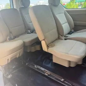 Hyundai H-1 2011