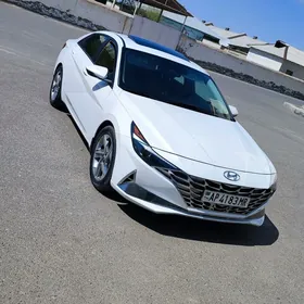Hyundai Elantra 2022