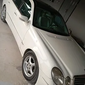 Mercedes-Benz E320 2003