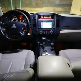 Mitsubishi Pajero 2013