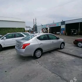 Nissan Versa 2012