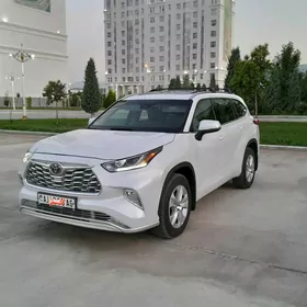 Toyota Highlander 2021