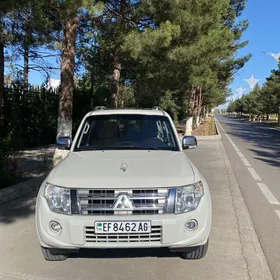Mitsubishi Pajero 2013