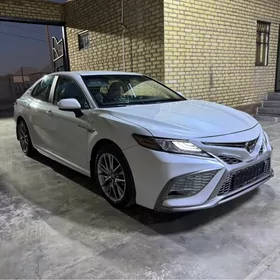 Toyota Camry 2021
