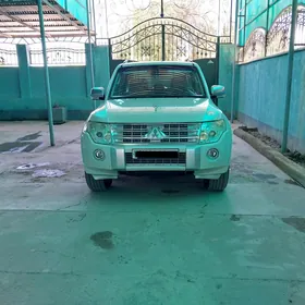 Mitsubishi Pajero 2012