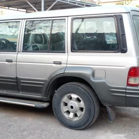 Mitsubishi Montero 2001