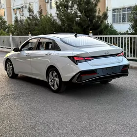 Hyundai Elantra 2025