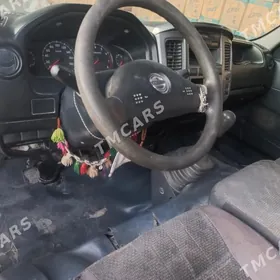Nissan Urvan 2008