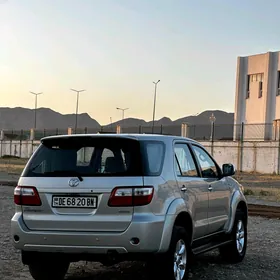 Toyota Fortuner 2010