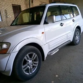 Mitsubishi Pajero 2002